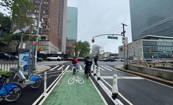 Генеральная Ассамблея ООН объявила 26 ноября Всемирным днем устойчивого транспорта. На фото: велодорожки возле штаб-квартиры ООН в Нью-Йорке.